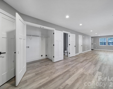 110 Carpenter Street - Photo Thumbnail 7