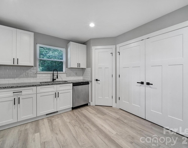110 Carpenter Street - Photo Thumbnail 4