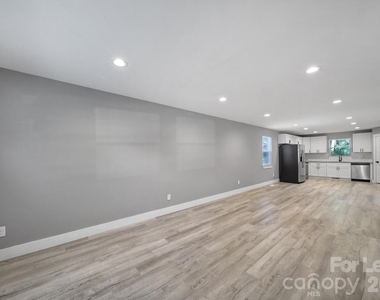 110 Carpenter Street - Photo Thumbnail 5