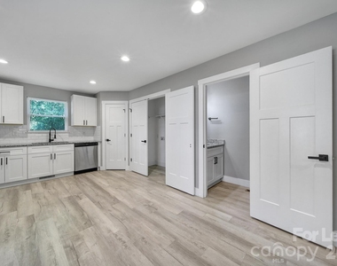 110 Carpenter Street - Photo Thumbnail 6