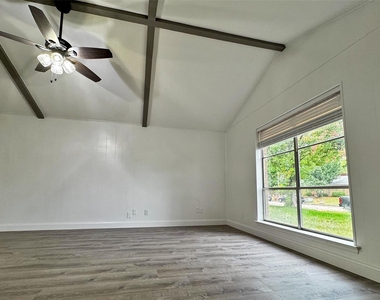 1713 Kingsbridge Drive - Photo Thumbnail 3