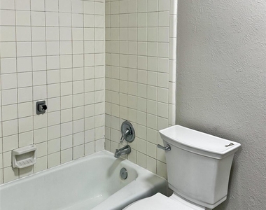 1713 Kingsbridge Drive - Photo Thumbnail 15