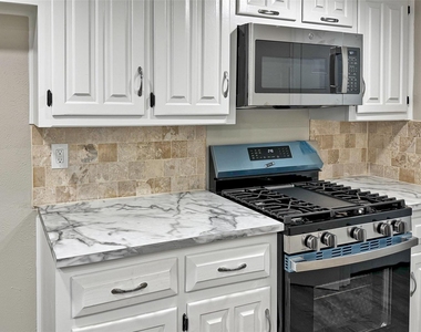 1713 Kingsbridge Drive - Photo Thumbnail 7