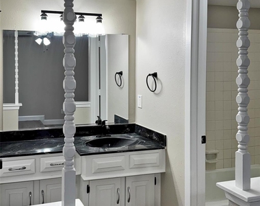 1713 Kingsbridge Drive - Photo Thumbnail 12