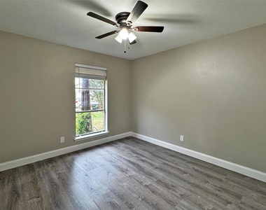 1713 Kingsbridge Drive - Photo Thumbnail 13