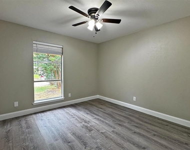 1713 Kingsbridge Drive - Photo Thumbnail 16