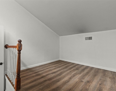 211 Willowwood Place - Photo Thumbnail 33
