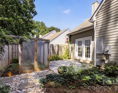 9020 Roseton Lane - Photo Thumbnail 23