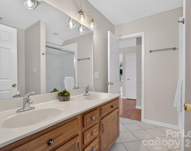 9020 Roseton Lane - Photo Thumbnail 14