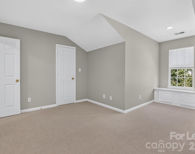 9020 Roseton Lane - Photo Thumbnail 18