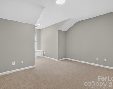 9020 Roseton Lane - Photo Thumbnail 15
