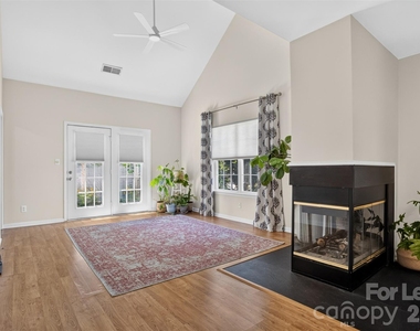 9020 Roseton Lane - Photo Thumbnail 5