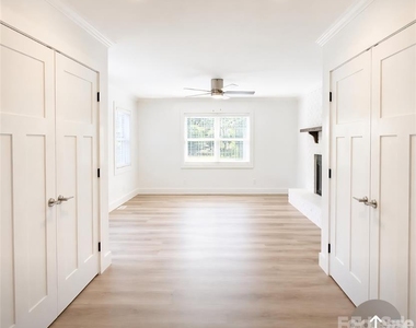 421 Kingfield Drive Sw - Photo Thumbnail 3