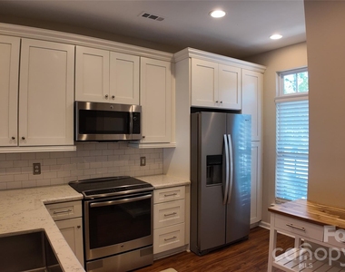 514 Jetton Street - Photo Thumbnail 5