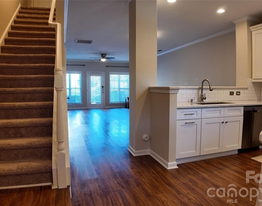 514 Jetton Street - Photo Thumbnail 3
