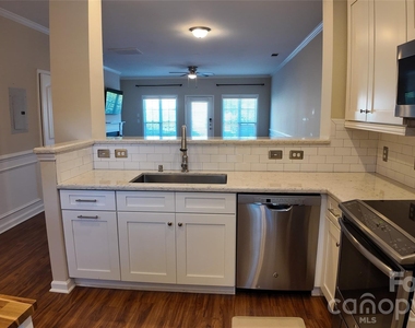 514 Jetton Street - Photo Thumbnail 6