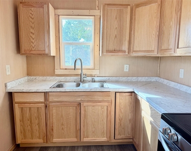 900 Partridge Court - Photo Thumbnail 4