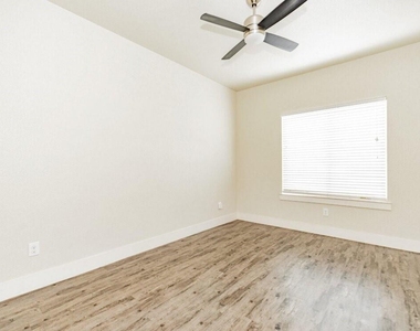 3221 Elihu Street - Photo Thumbnail 3