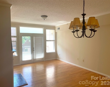 405 W 7th Street - Photo Thumbnail 5