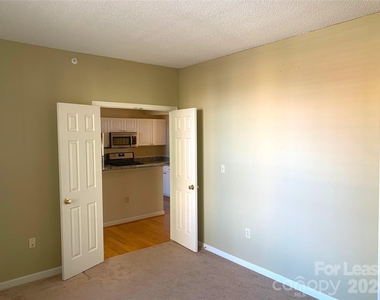 405 W 7th Street - Photo Thumbnail 7