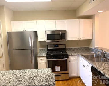 405 W 7th Street - Photo Thumbnail 2