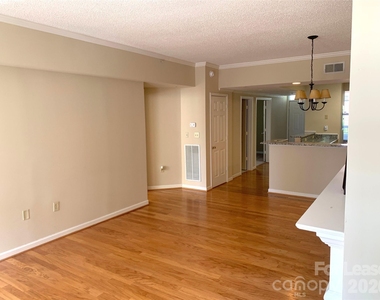 405 W 7th Street - Photo Thumbnail 6