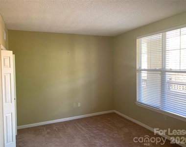 405 W 7th Street - Photo Thumbnail 8