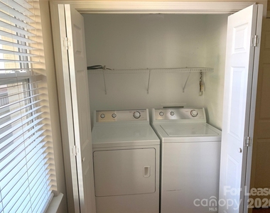 405 W 7th Street - Photo Thumbnail 13