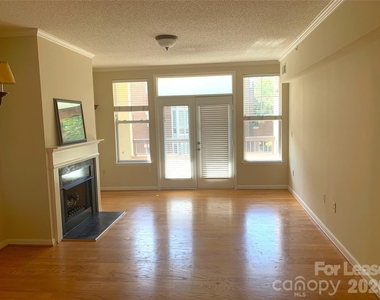405 W 7th Street - Photo Thumbnail 4