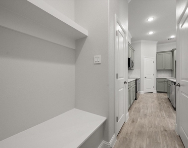 2362 Spring Park Boulevard - Photo Thumbnail 17