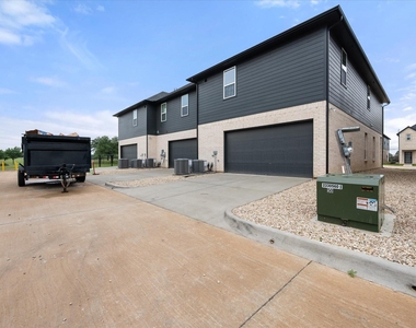 2362 Spring Park Boulevard - Photo Thumbnail 29