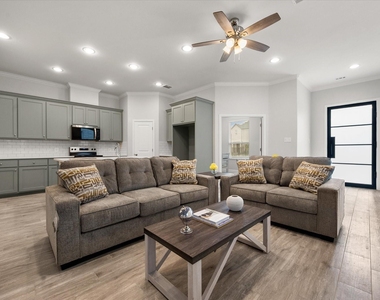 2362 Spring Park Boulevard - Photo Thumbnail 9