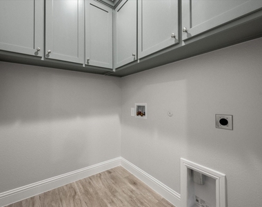 2362 Spring Park Boulevard - Photo Thumbnail 27