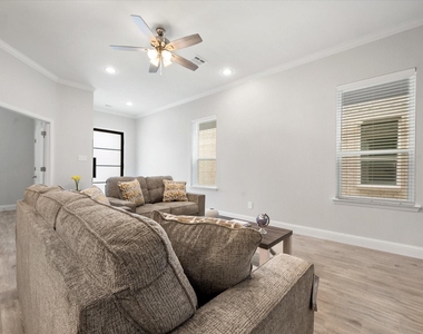 2362 Spring Park Boulevard - Photo Thumbnail 8