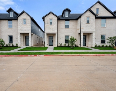2362 Spring Park Boulevard - Photo Thumbnail 5