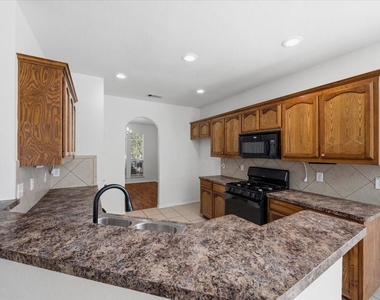 7304 Summit Parc Drive - Photo Thumbnail 9