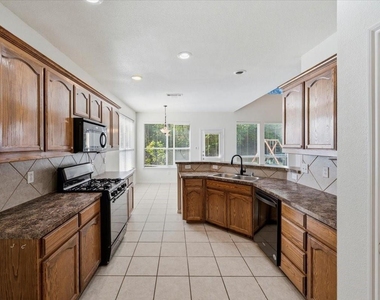 7304 Summit Parc Drive - Photo Thumbnail 8