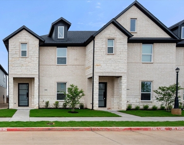 2356 Spring Park Boulevard - Photo Thumbnail 2