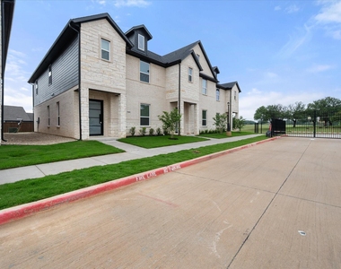 2356 Spring Park Boulevard - Photo Thumbnail 3
