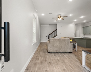 2356 Spring Park Boulevard - Photo Thumbnail 6