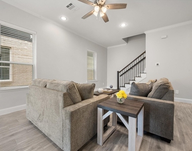 2356 Spring Park Boulevard - Photo Thumbnail 7