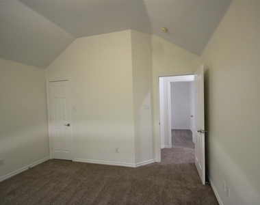 10362 Ferry Farm Lane - Photo Thumbnail 32