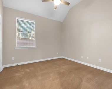 913 Rosemary Drive - Photo Thumbnail 14