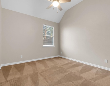 913 Rosemary Drive - Photo Thumbnail 12