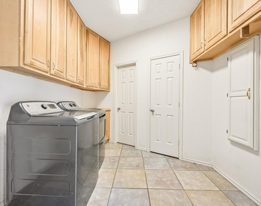 1380 Meandro Ria Lane - Photo Thumbnail 20