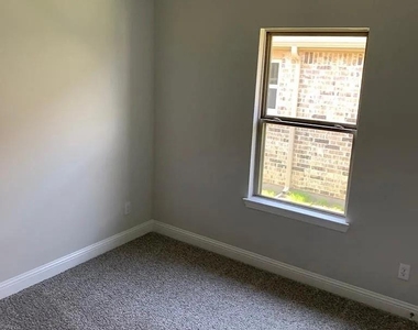 3805 Jan Camille Court - Photo Thumbnail 9