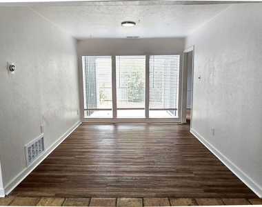 206 Trellis Place - Photo Thumbnail 7