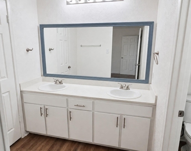 206 Trellis Place - Photo Thumbnail 13