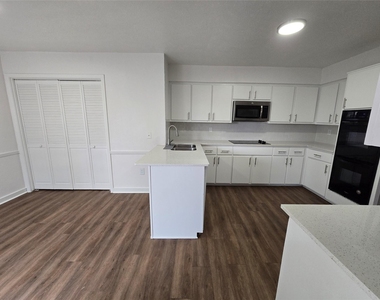 206 Trellis Place - Photo Thumbnail 9