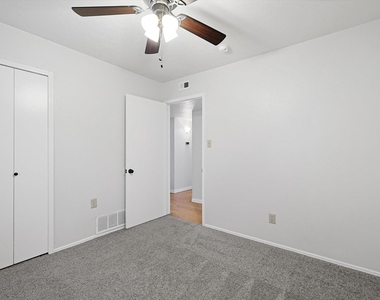 2825 Windsor Drive - Photo Thumbnail 22